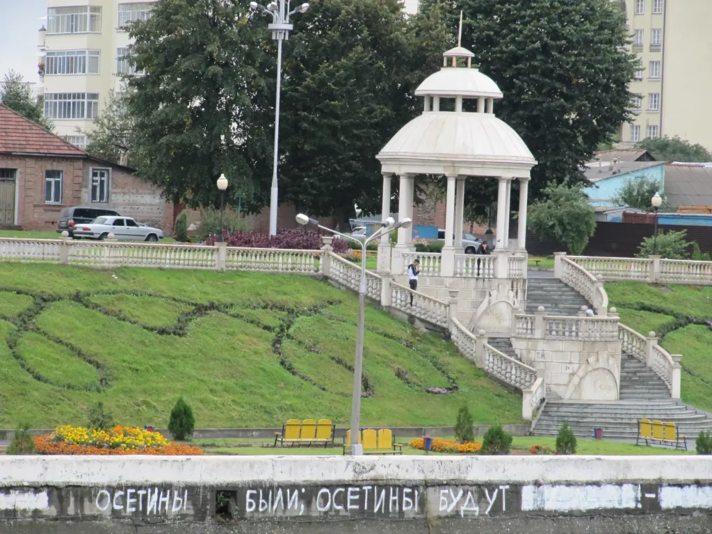 Во Владикавказе завершили реставрацию ротонды на Коцоева