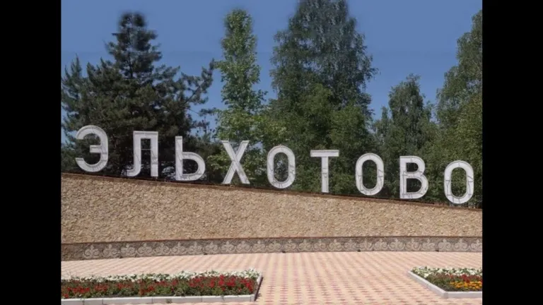 Глава Эльхотово получил условный срок за превышение полномочий